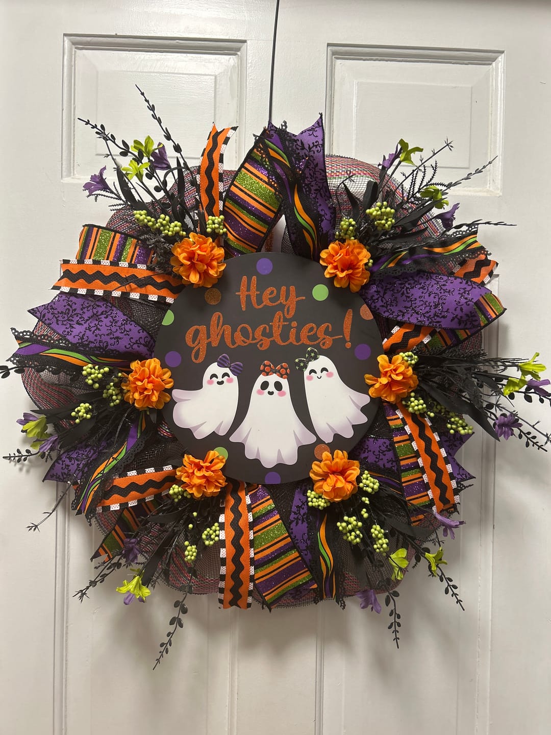 Customer photo review of 10.5"Dia Glitter Hey Ghosties Sign Blk/Wht/Org/Lime/Prpl AP7895A9