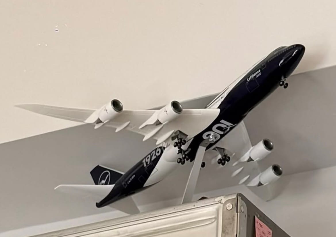 Customer photo review of Boeing 747-8 Lufthansa 100 Years Commemorative – 1:150 Scale Model