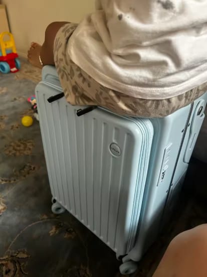 Customer photo review of Maleta con asiento integrado ViaNuvo™
