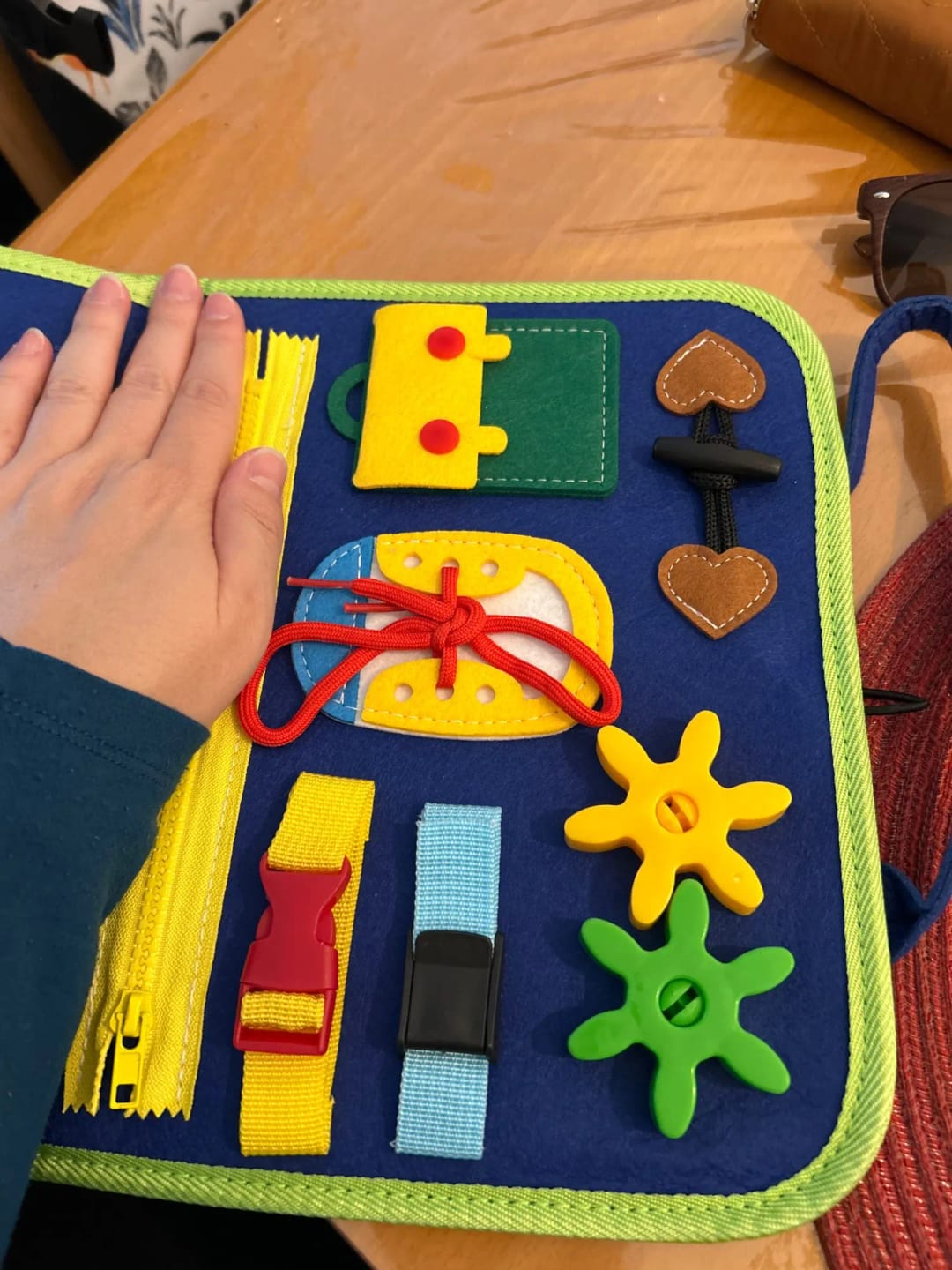 Customer photo review of TibaToes Busy Board — książeczka manipulacyjna