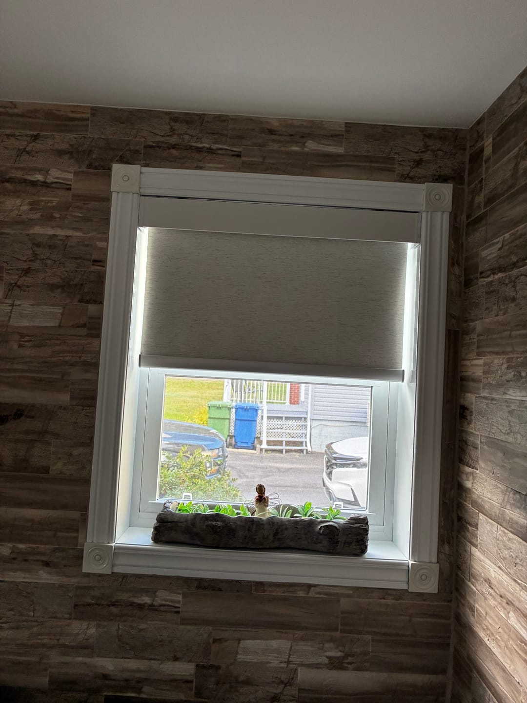 Customer photo review of Bringnox Motorized Roller Shades 100% Blackout Linen