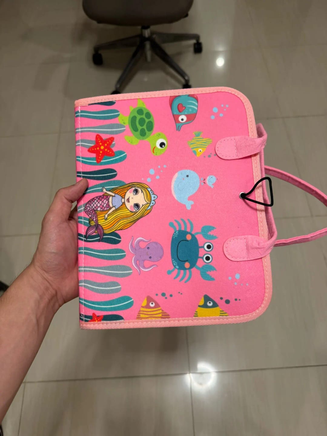 Customer photo review of TibaToes Busy Board — książeczka manipulacyjna
