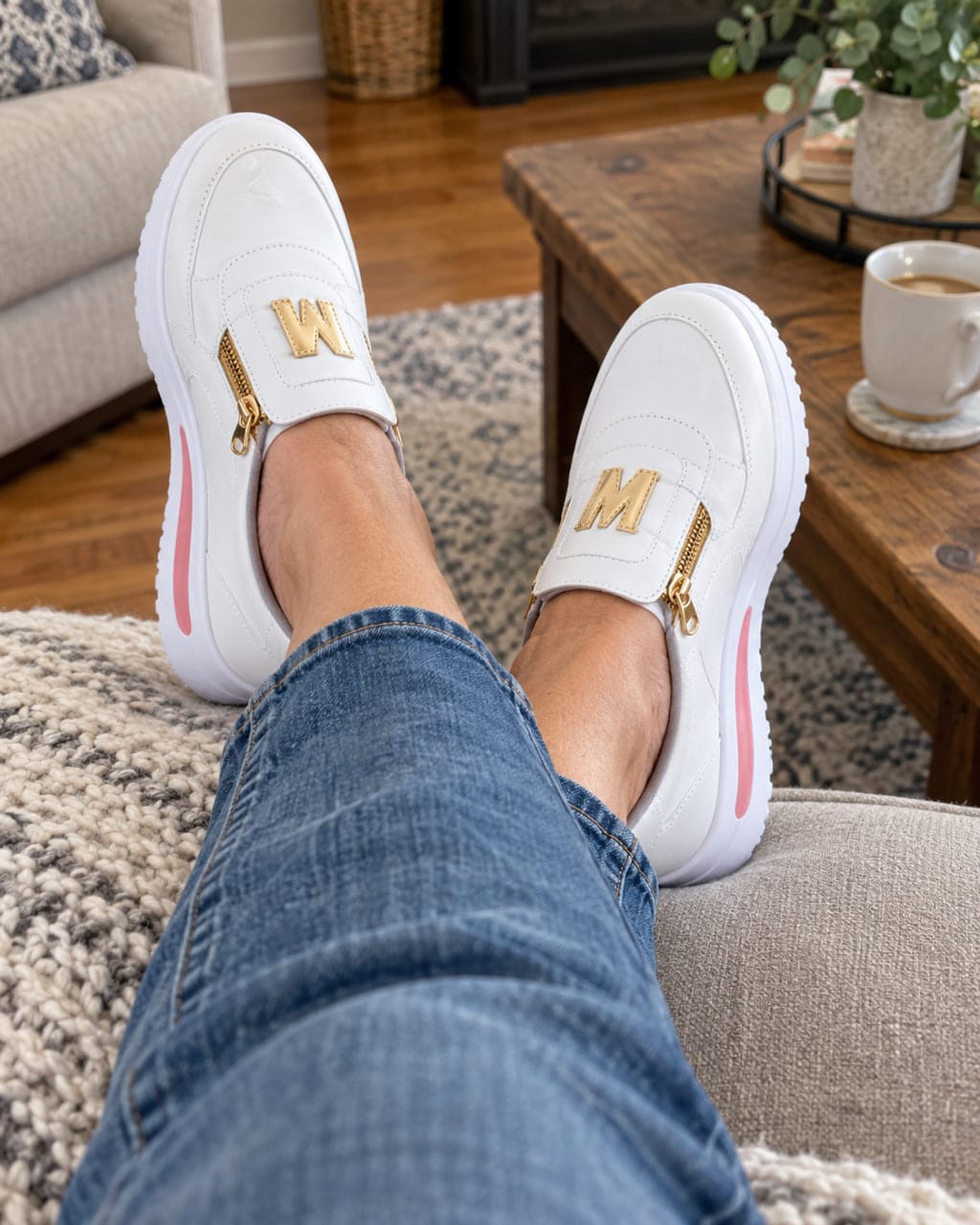 Customer photo review of Tênis Ortopédico Feminino OrtoMila
