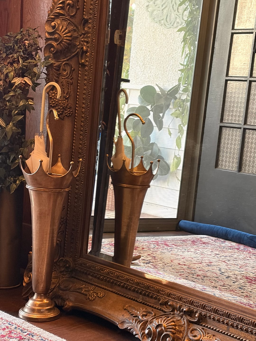 Customer photo review of Theo Victor French Provincial Umbrella Stand, Crown Top, Gold Metal
