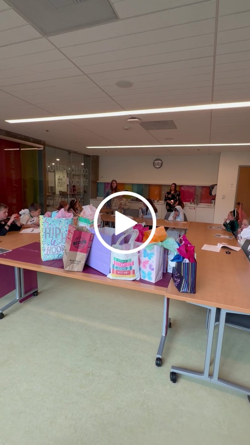 Customer video review of Kids Murder Mystery Game Kit - Mystery At The Museum