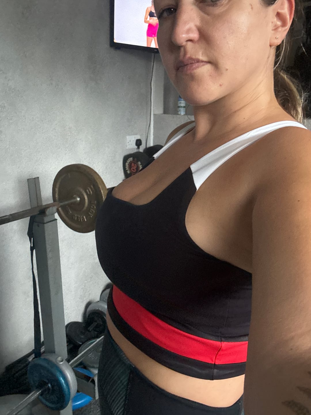 Customer photo review of BOLD Color Blocked Square Neck Long Lined Bra