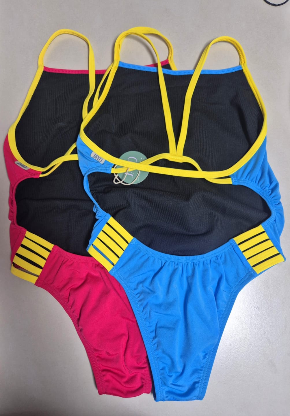 Customer photo review of LENNOX ONE PIECE - Waikiki|Daffodil