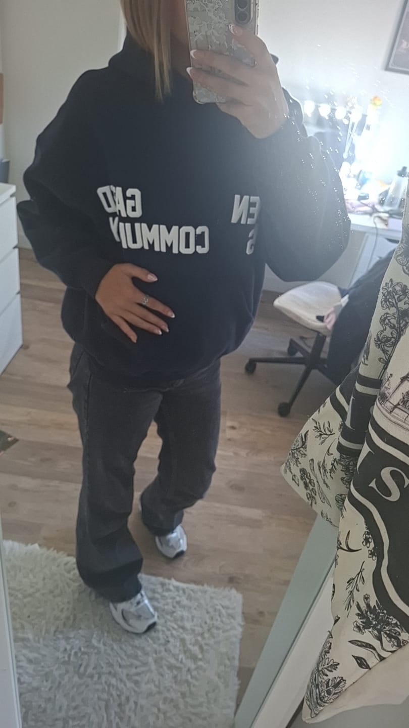 Customer photo review of GATED COMMUNITY HOODIE NAVY