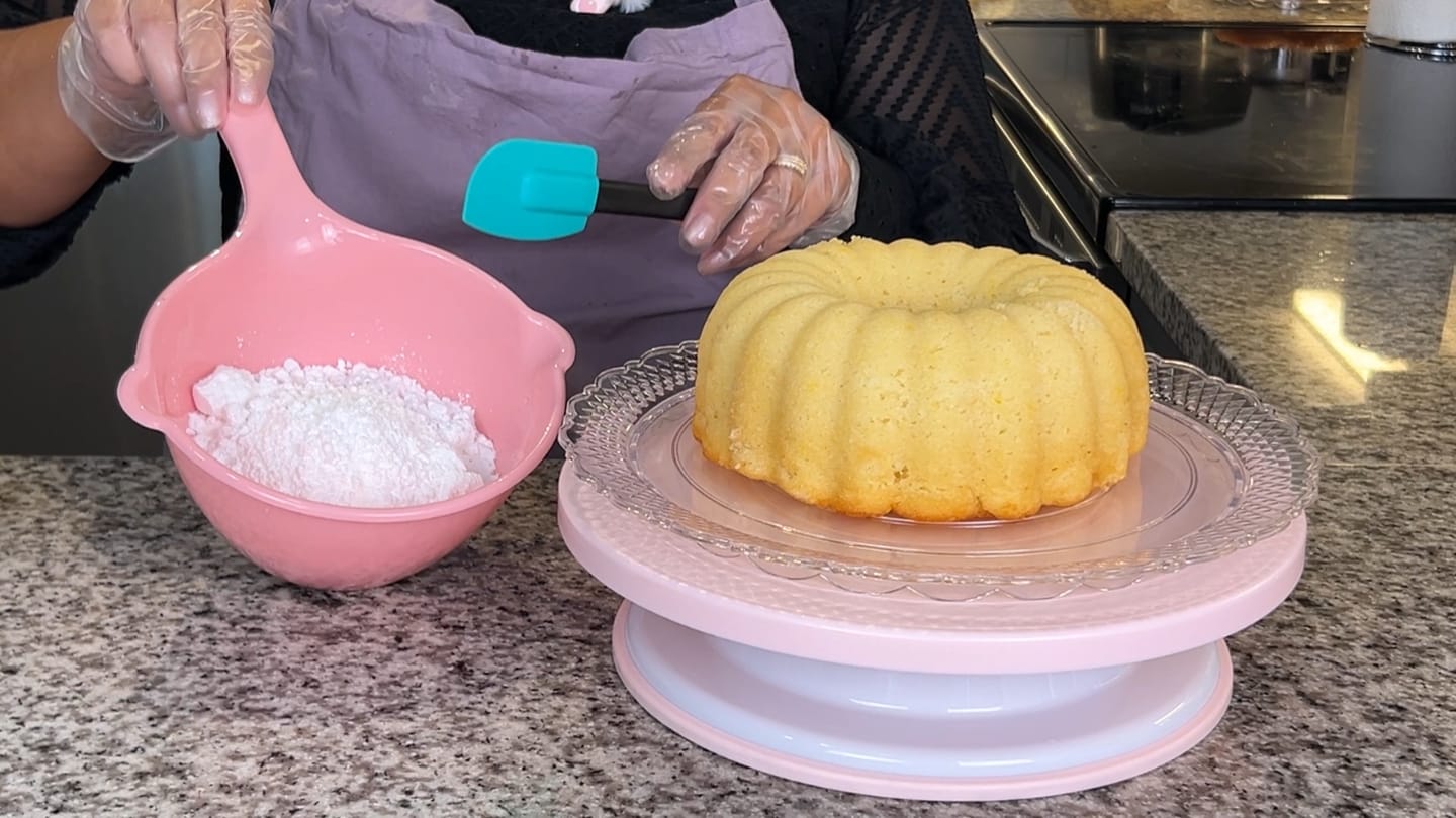 Customer photo review of Plastic Mixing Bowl with Handle 4.6 Cups (Pink)