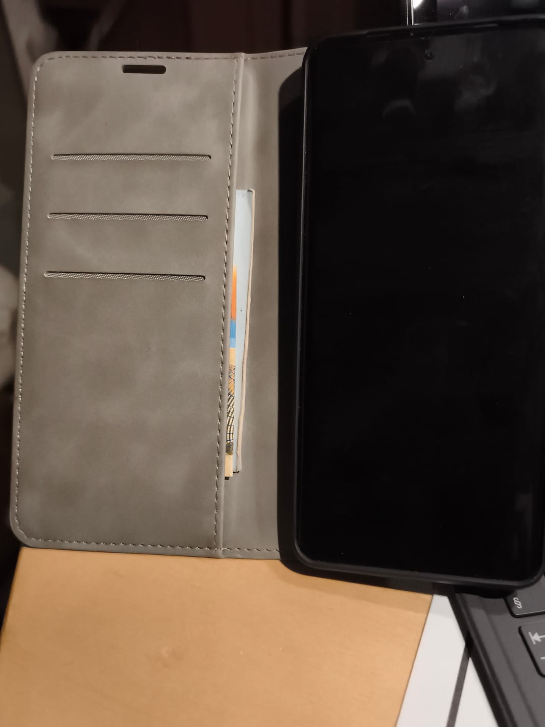 Customer photo review of Xiaomi Redmi Note 15 5G - Stand Flip Case Hülle