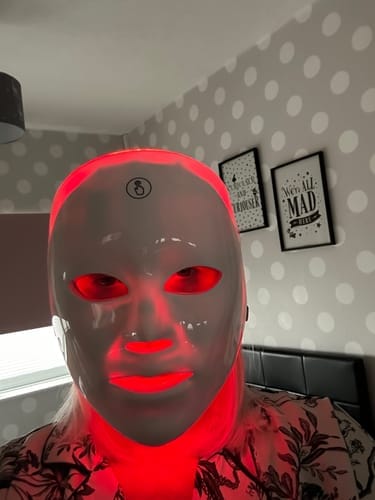Customer photo review of LED Face Mask - Red Light Therapy
