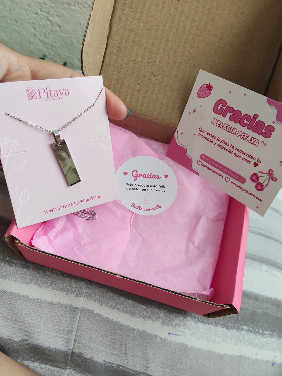 Customer photo review of Collar Placa Vertical Personalizado