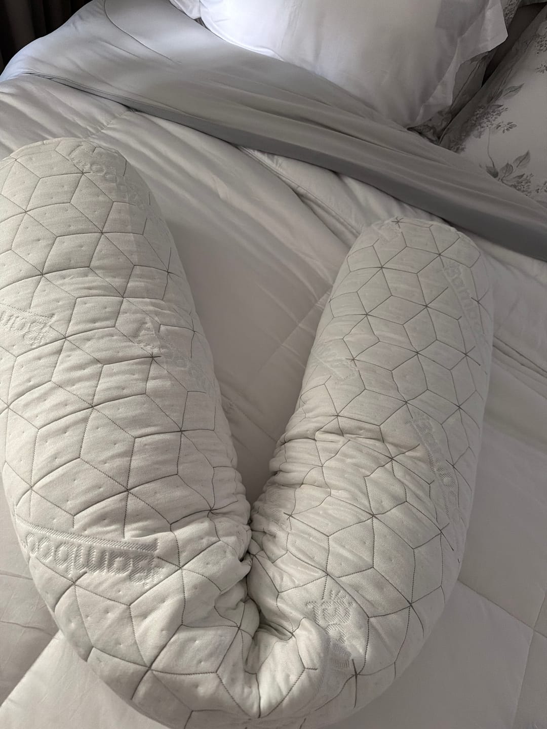 Customer photo review of Bundle 2x IWS SnowTouch Body Pillows — Set of 2