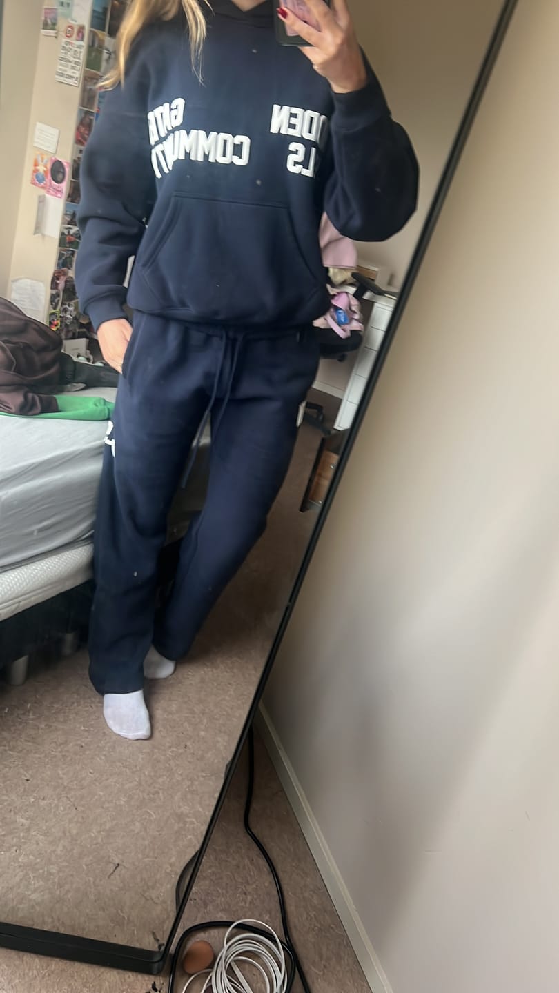 Customer photo review of GATED COMMUNITY STRAIGHT LEG SWEATPANTS NAVY