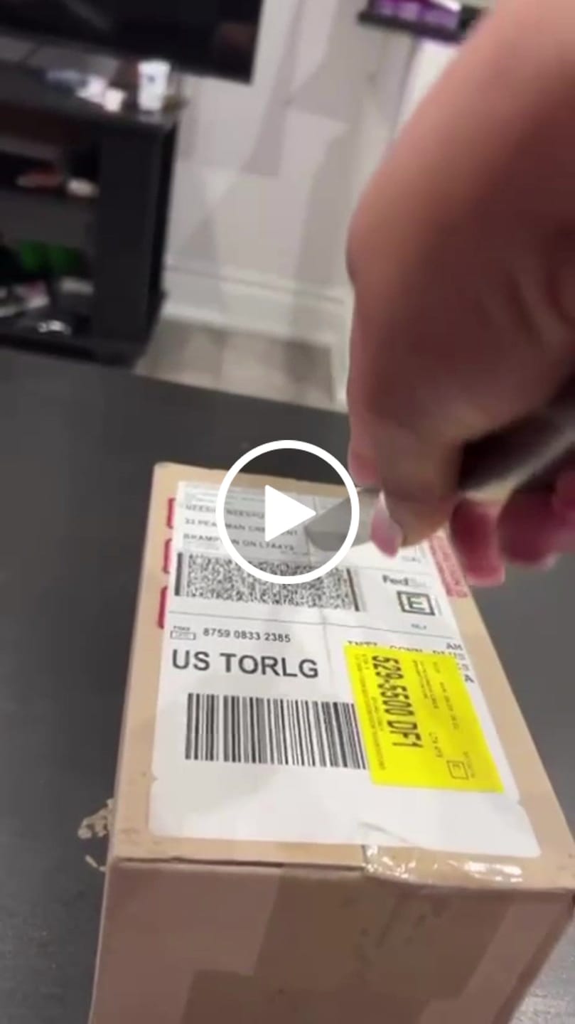 Customer video review of BTS - OFFICIAL LIGHT STICK VER.4 KEYRING