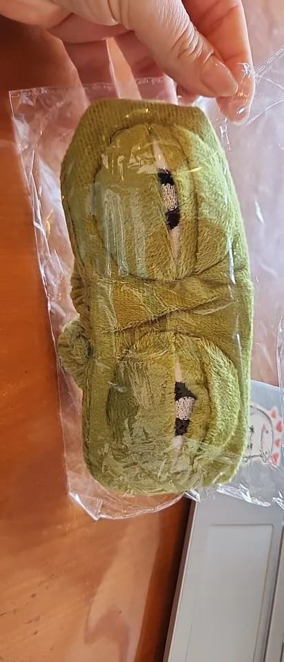 Customer photo review of Froggy's Ribbit Sleep Mask