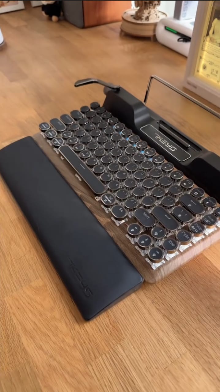 Customer photo review of Classic Typewriter Keyboard