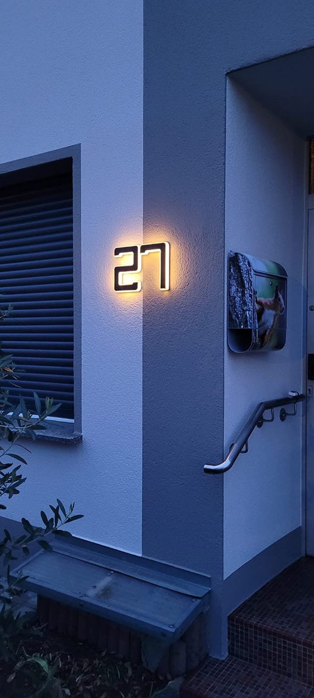 Customer photo review of SolarZahl | Beleuchtete Hausnummer Solar