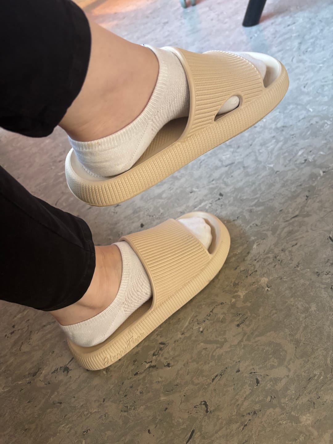 Customer photo review of HappyFlops Original
