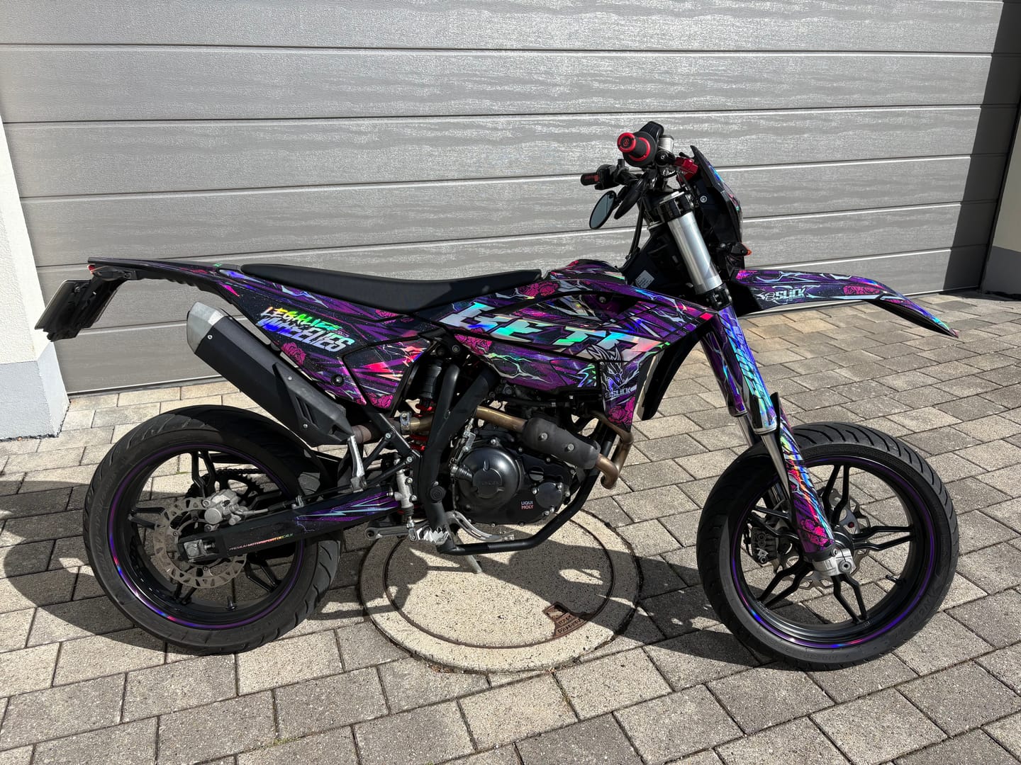 Customer photo review of NEW! LIGHTNING - GRAPHICS KIT