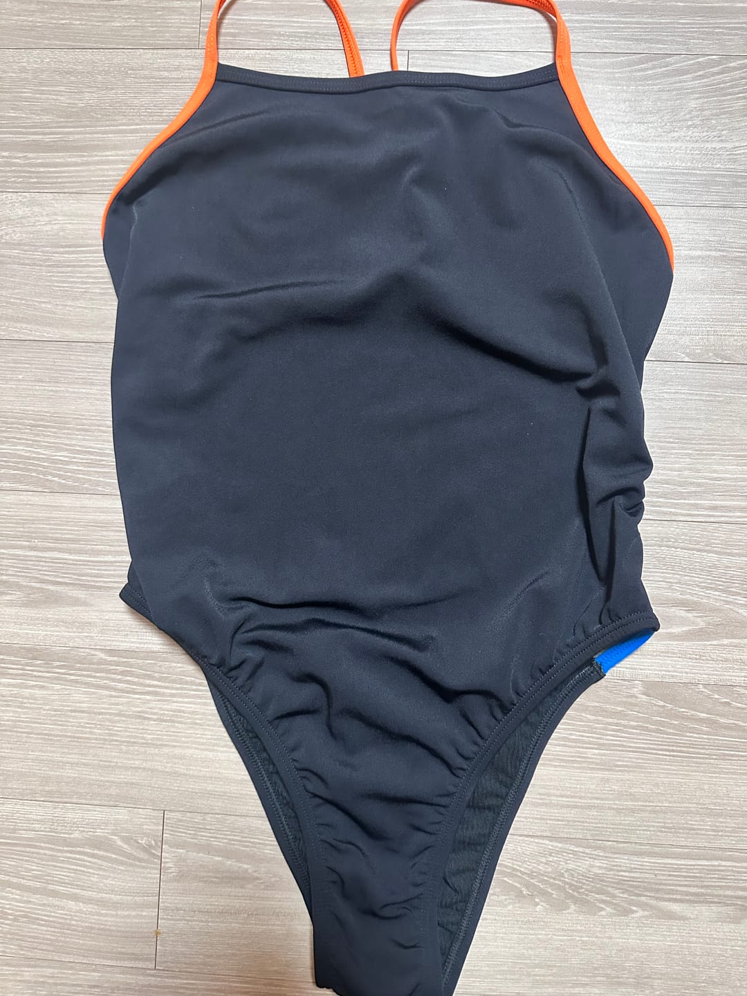 Customer photo review of LENNOX ONE PIECE - Black|Flare