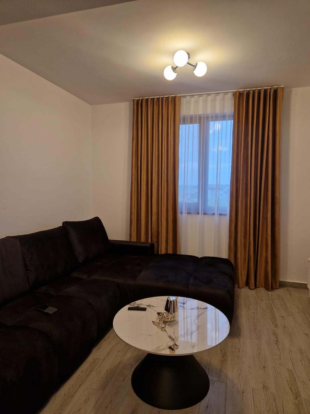 Customer photo review of Masuta cafea blat marmura GORETTI, alb/negru/auriu, otel, 80x80x42 cm