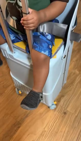Customer photo review of Maleta con asiento integrado ViaNuvo™