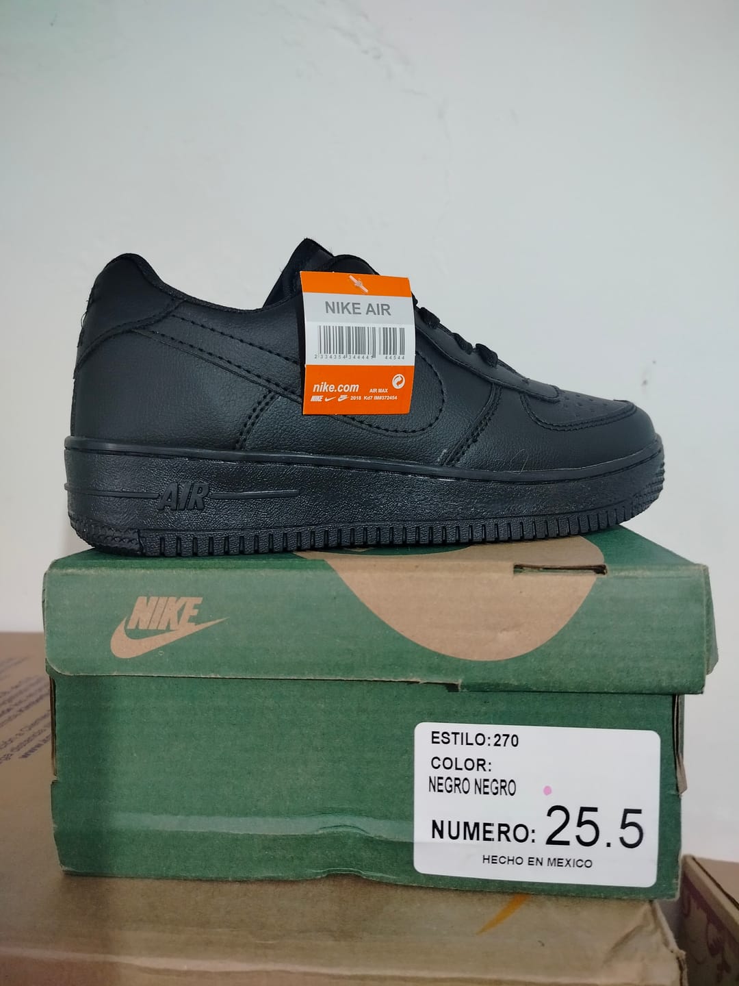 Customer photo review of Tenis 270 Negro Total