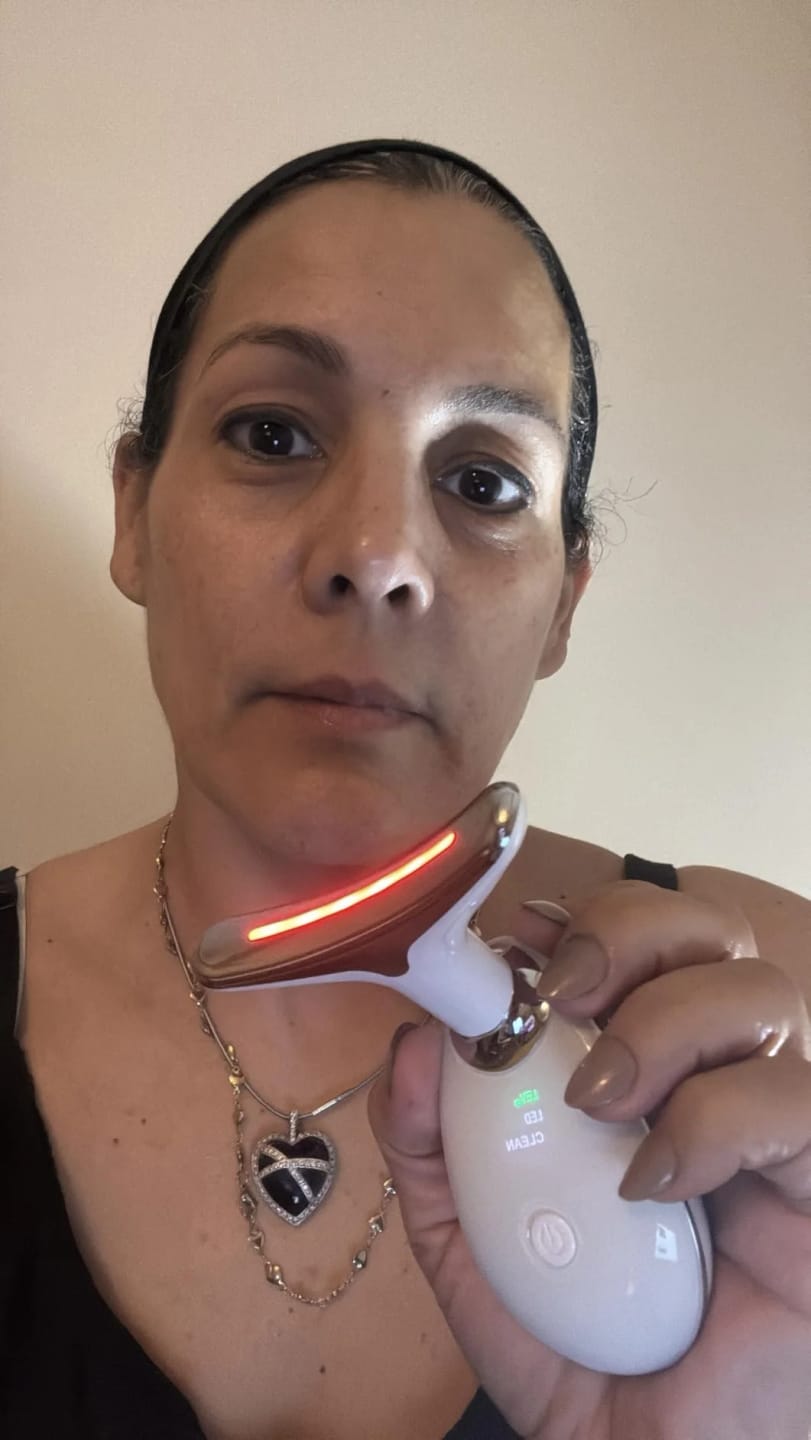 Customer photo review of Masajeador Facial cara y cuello