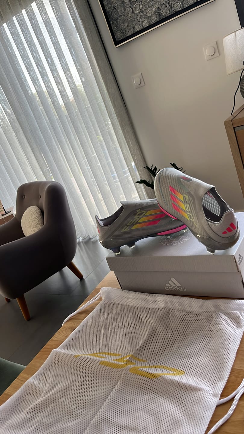 Customer photo review of Adidas F50 + Laceless FG Concept Gris/Rose/Jaune