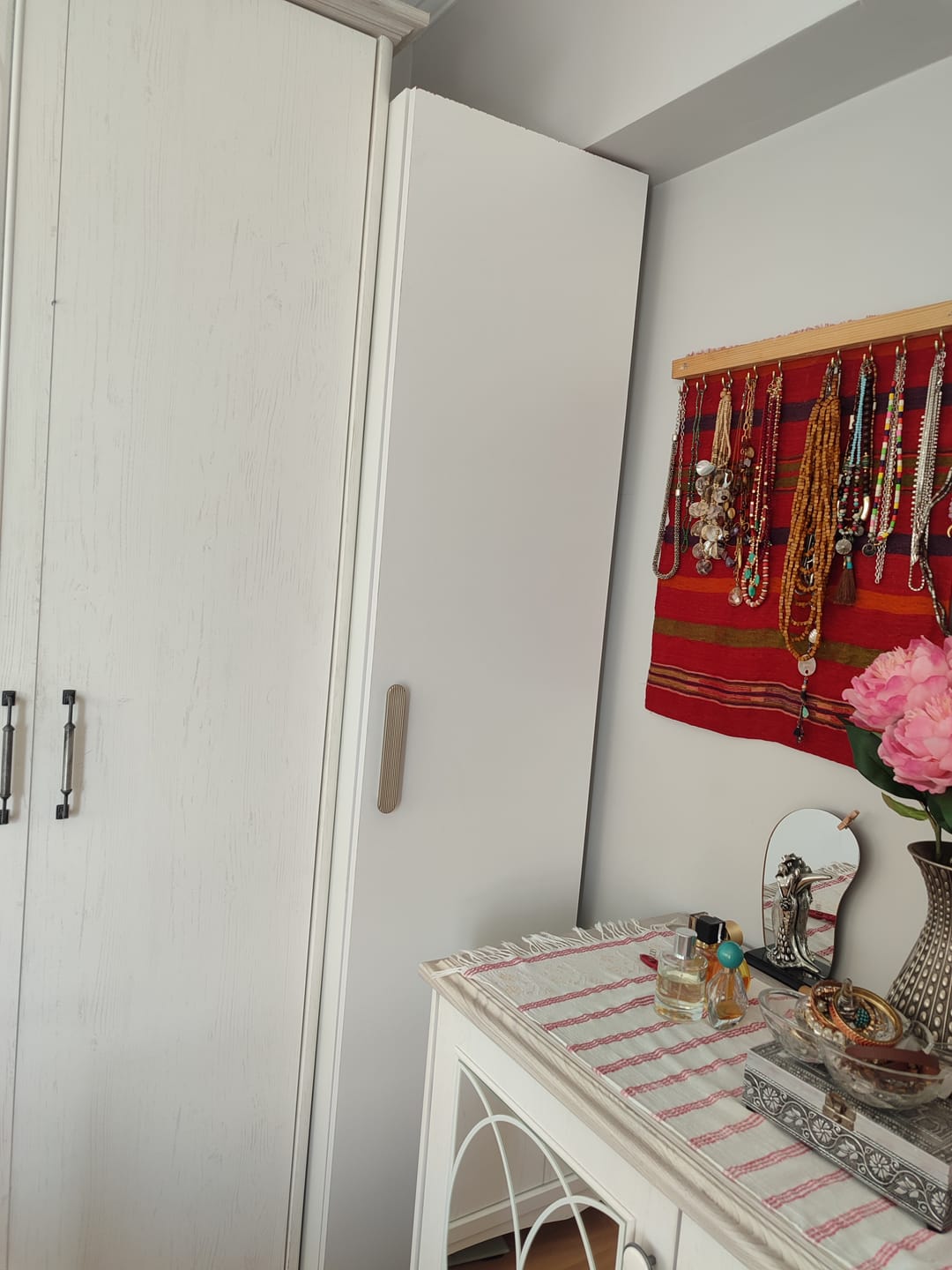 Customer photo review of Rani BA162 Gardırop Tek Kapaklı 5 Raflı Elbise Dolabı Beyaz