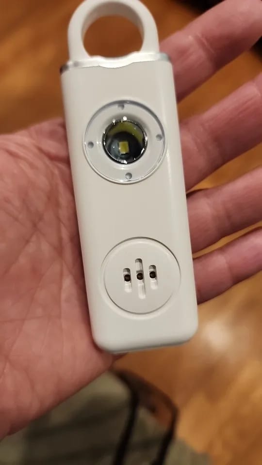 Customer photo review of Alarma Personal Cuidala