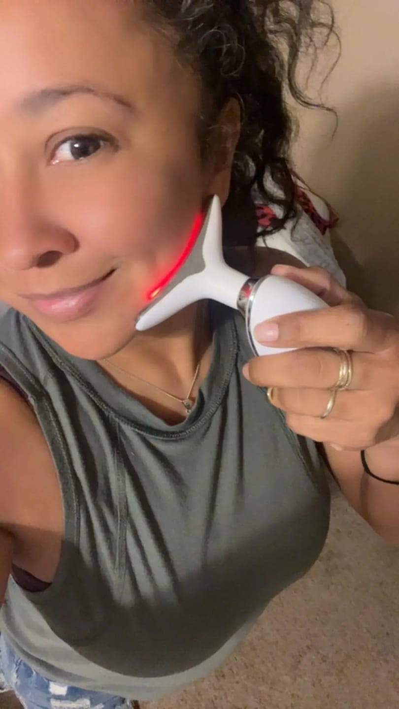 Customer photo review of Masajeador Facial LED Auvran™