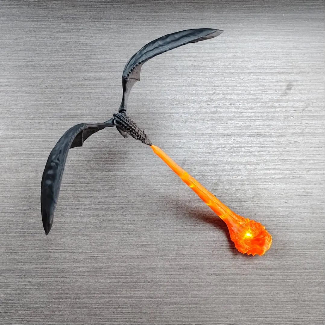 Customer photo review of NightFire Flying Dragon LED Lamp – 3D Printed Glowing Desk & Room Decor