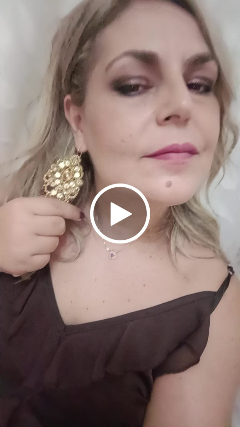 Customer video review of Orecchini Accamora