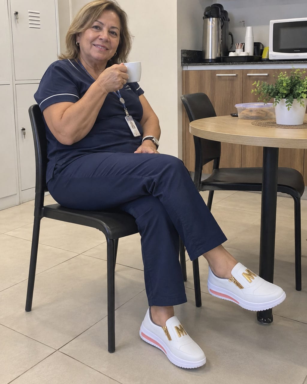 Customer photo review of Tênis Ortopédico Feminino OrtoMila