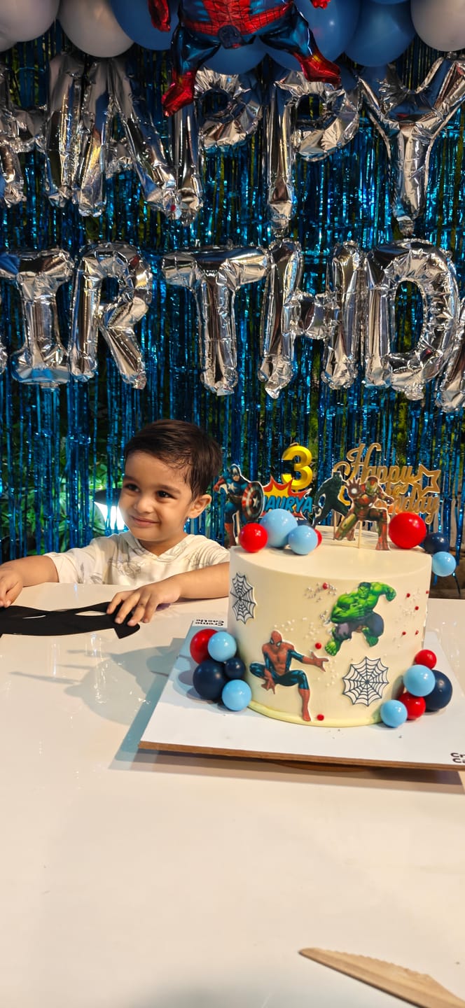 Customer photo review of Avengers Twins Balloon Cake