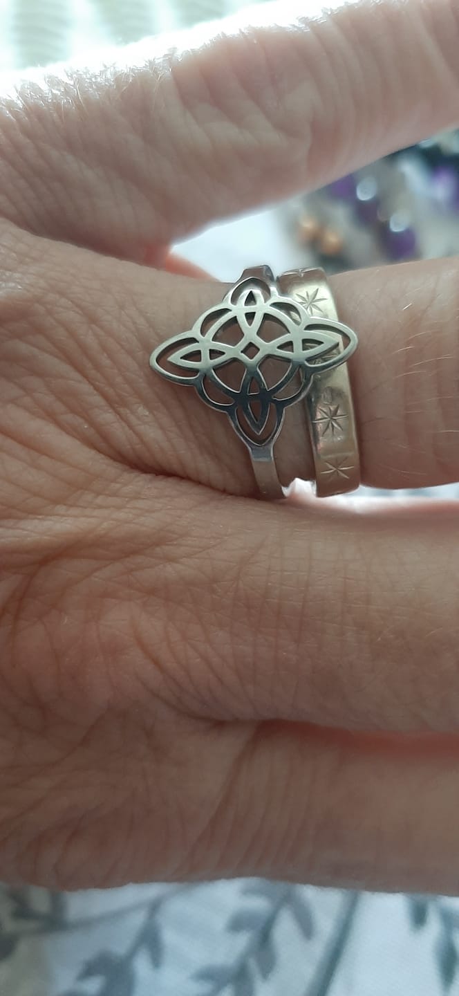 Customer photo review of Bague Ajustable "Symbole de Protection" - Noeud de Sorcière