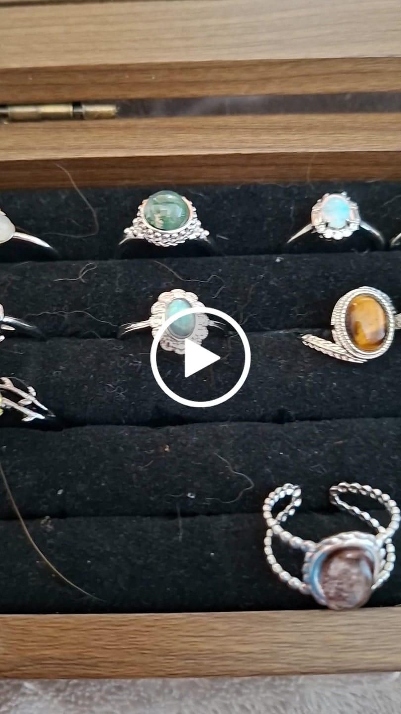 Customer video review of Kiki Crystal DIY Beads Mystery Capsules – Collect, Match & Create Your Own Bracelet！✨
