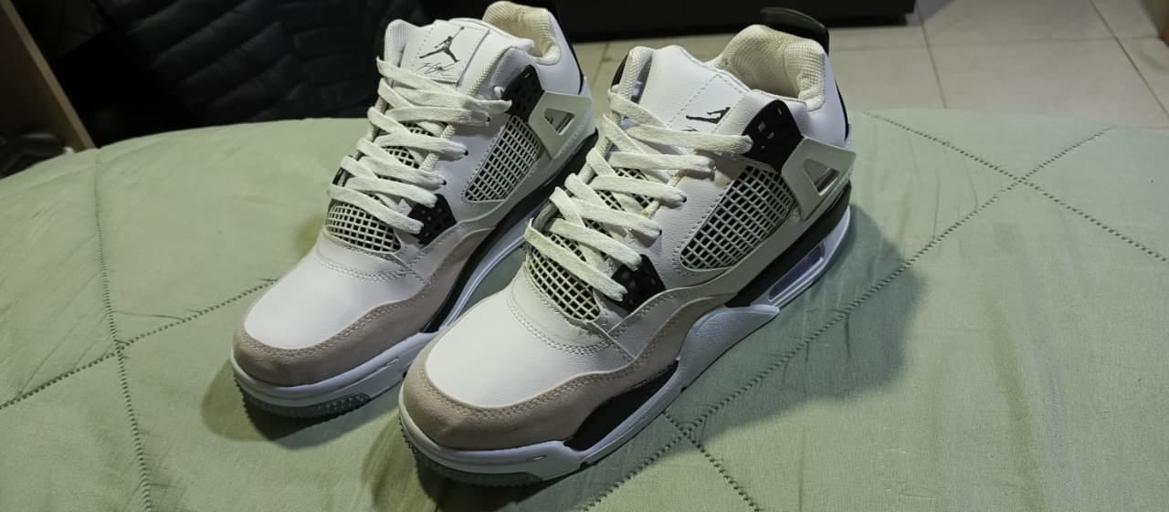 Customer photo review of AIR RETRO 4 - ADULTOS