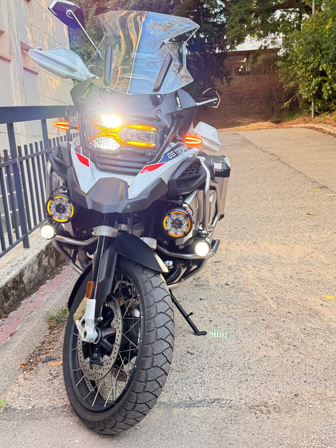 Customer photo review of MTL9 Motorcycle Lights  – The World’s Smartest Motorcycle Auxiliary Lighting System