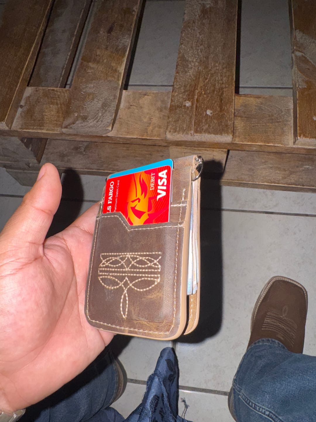Customer photo review of Billetera clip de piel para hombre Cesar cafe vaquero ringle beige