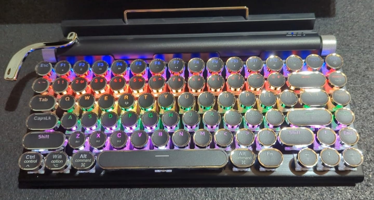 Customer photo review of TW1867 Retro typewriter keyboard black