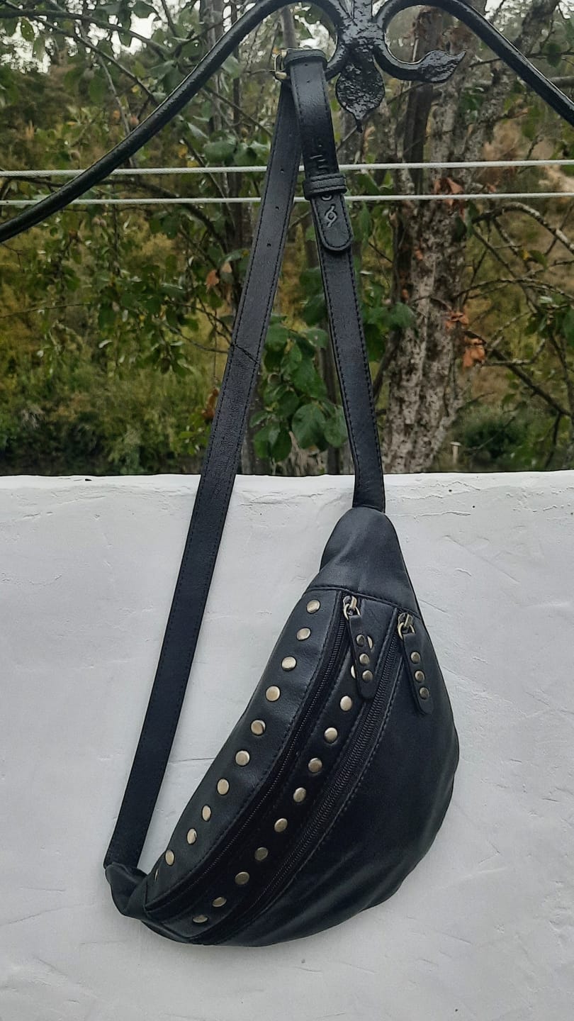 Customer photo review of Riñonera "Special Premium RetroChic Black" · Piel · Pieza Exclusiva Núm. 19459