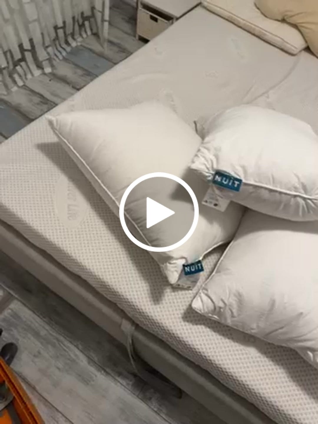 Customer video review of Pernă Plume Puf