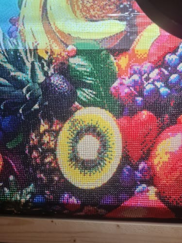 Customer's Lose Steinchen Steinchen-Bild mit bunten, mosaikartigen Früchten wie Kiwi und Trauben.