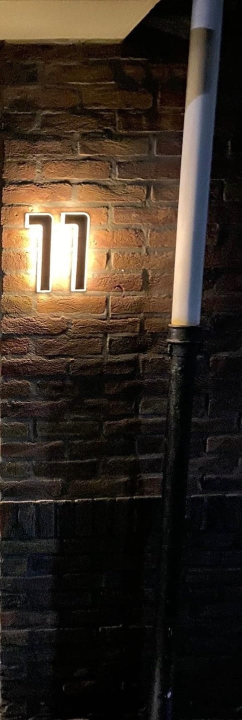 Customer photo review of SolarZahl | Beleuchtete Hausnummer Solar