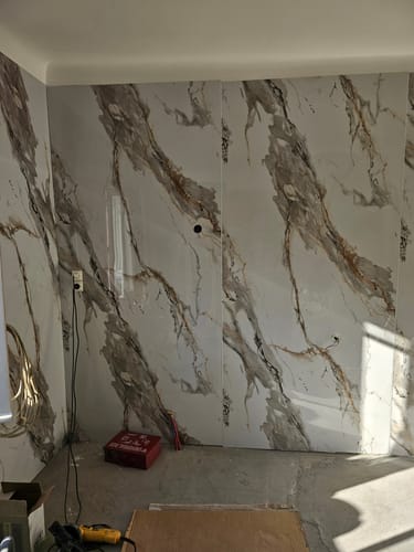 Customer photo review of Panneau Mural PVC Effet Marbre Blanc Marron - 260 x 120 CM