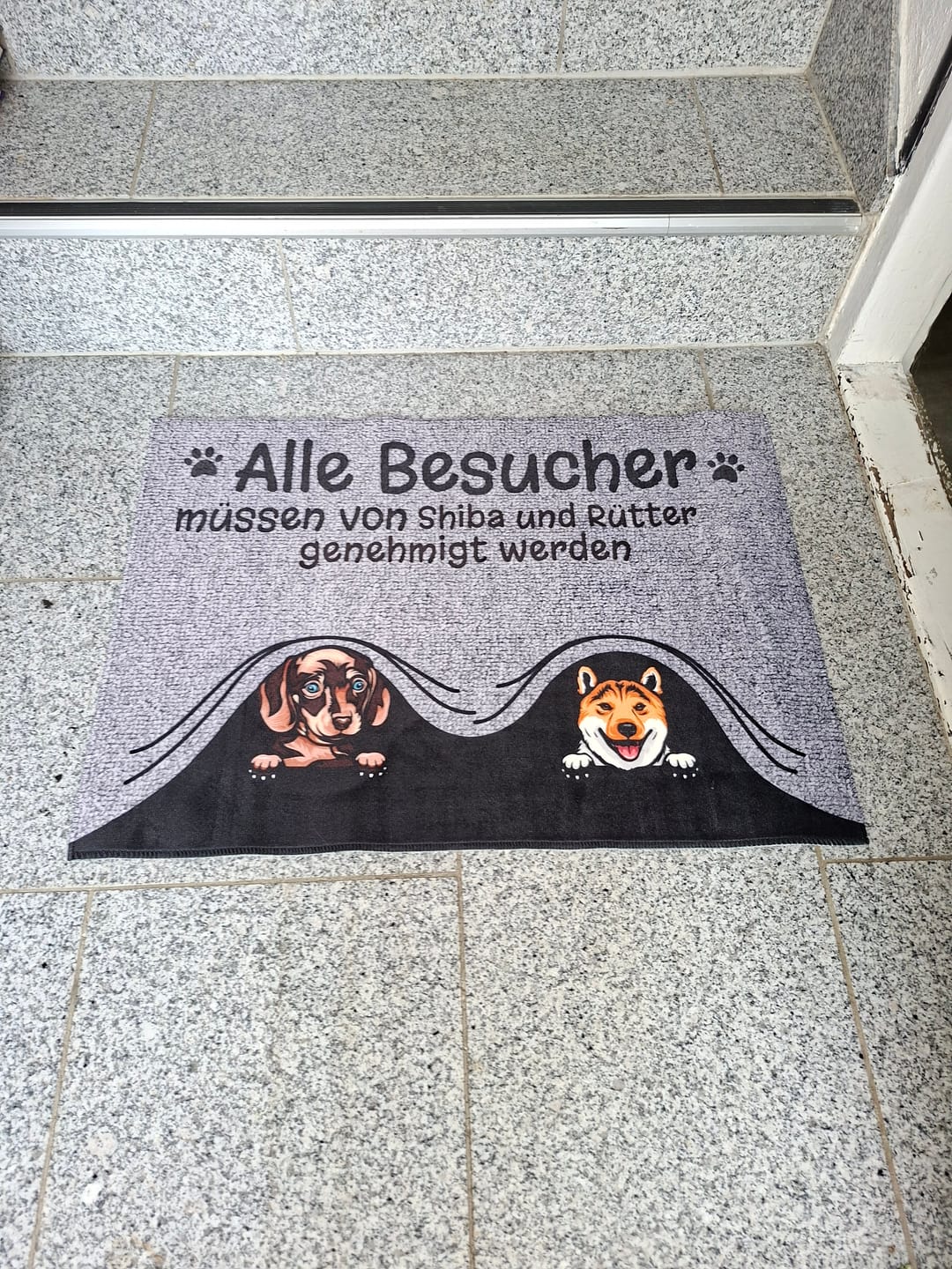 Customer photo review of Personalisierte Fußmatte - Besuch genehmigt