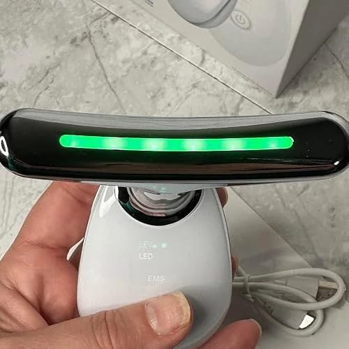 Customer photo review of Masajeador Facial LED Auvran™